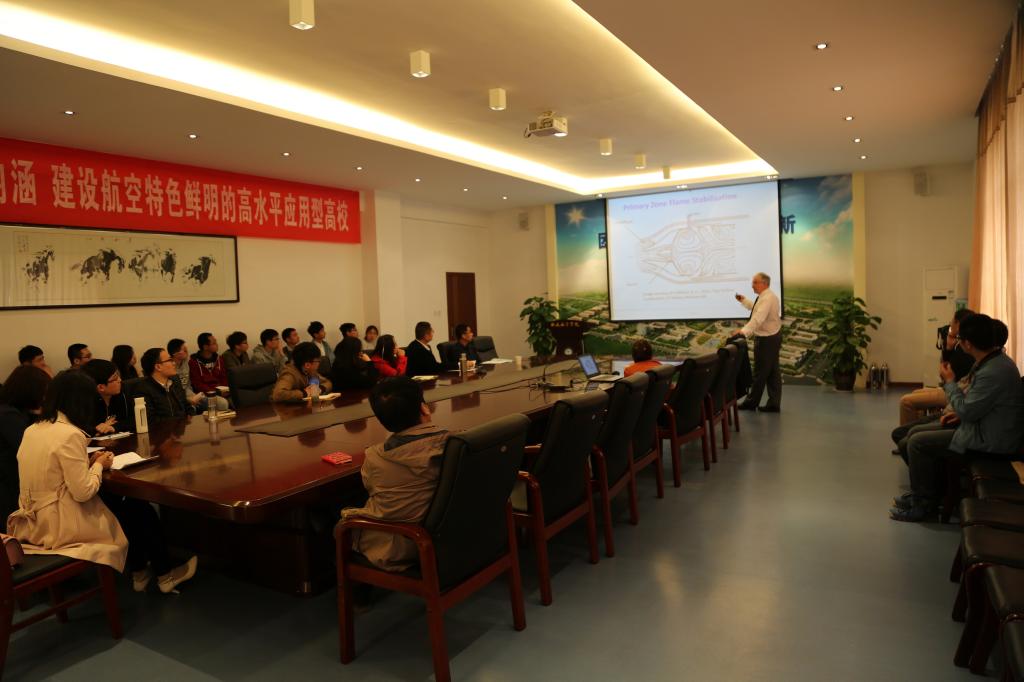 布莱恩教授为公司师生作报告